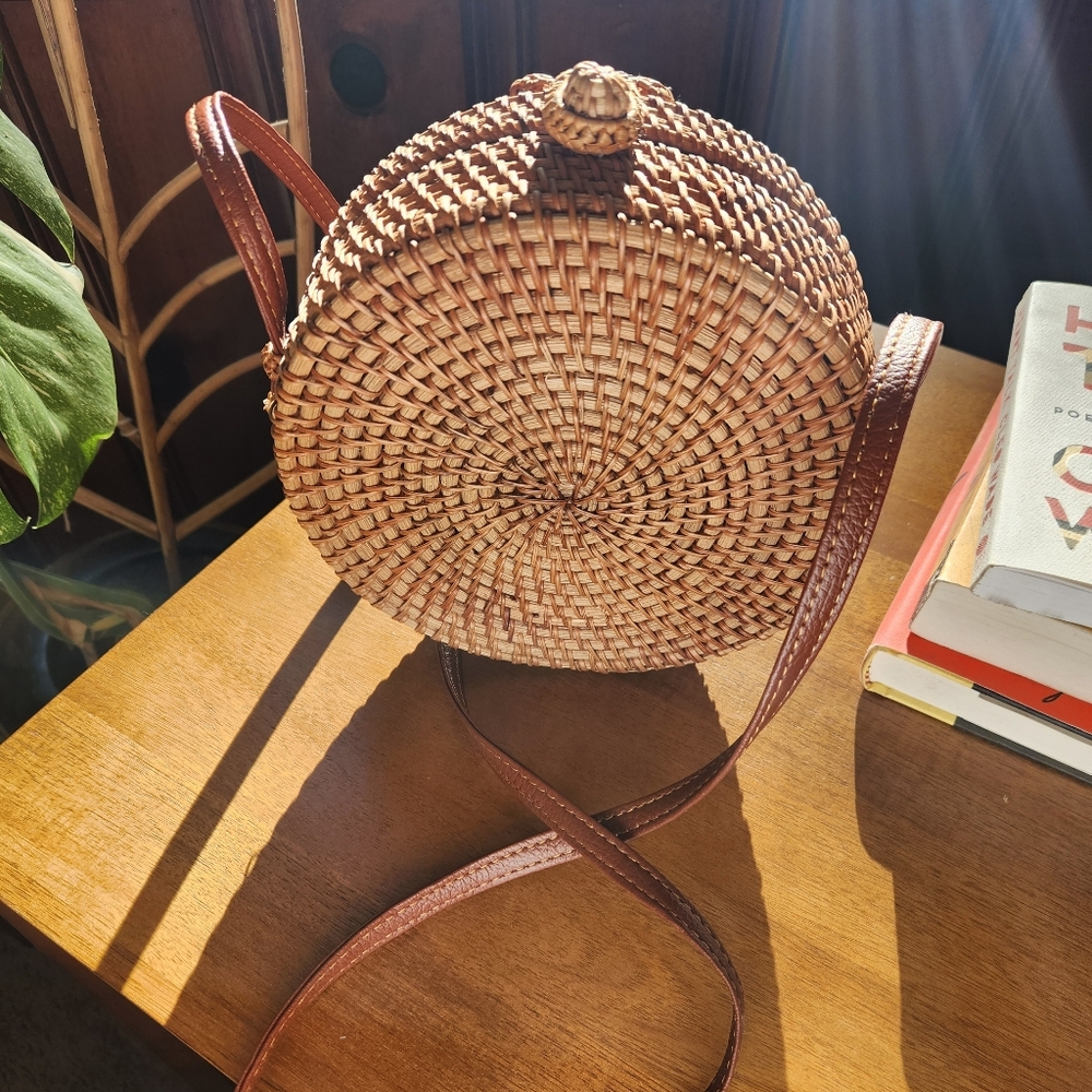 Round Woven Rattan Bag - Picture 2 of 7